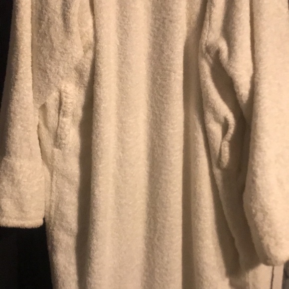 Bath Robe - Picture 7 of 9